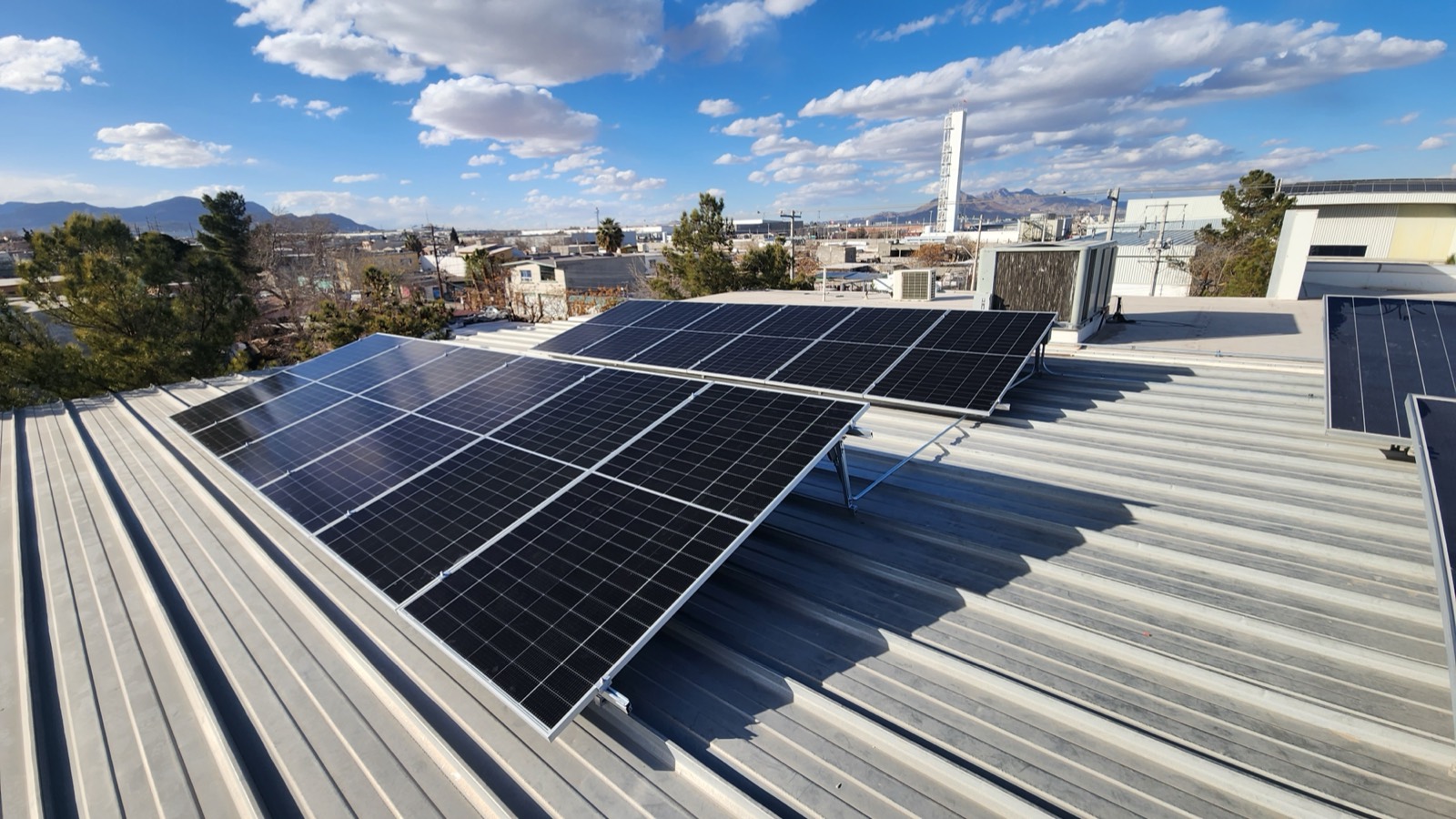 Paneles solares local comercial Altech
