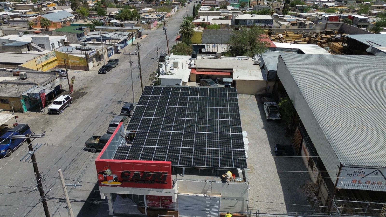 Paneles solares local comercial Capri Sucursal Aztecas