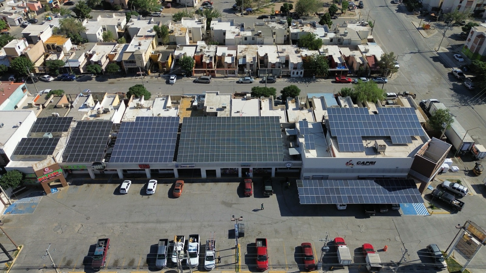 Paneles solares local comercial Capri Sucursal Santiago Troncoso