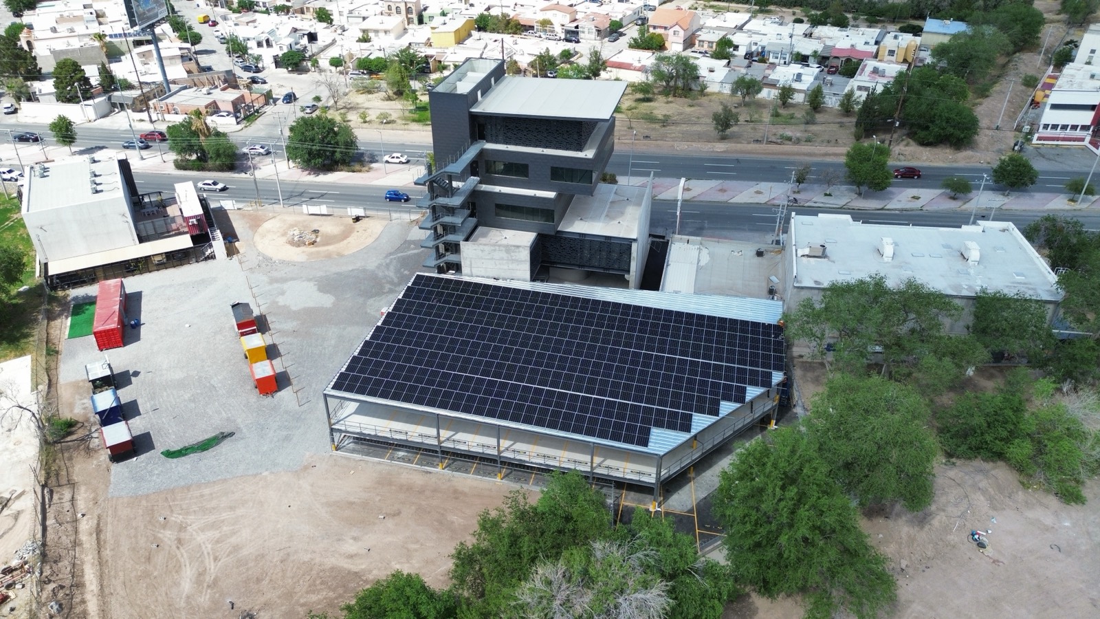Paneles solares local comercial Edificio Cobre
