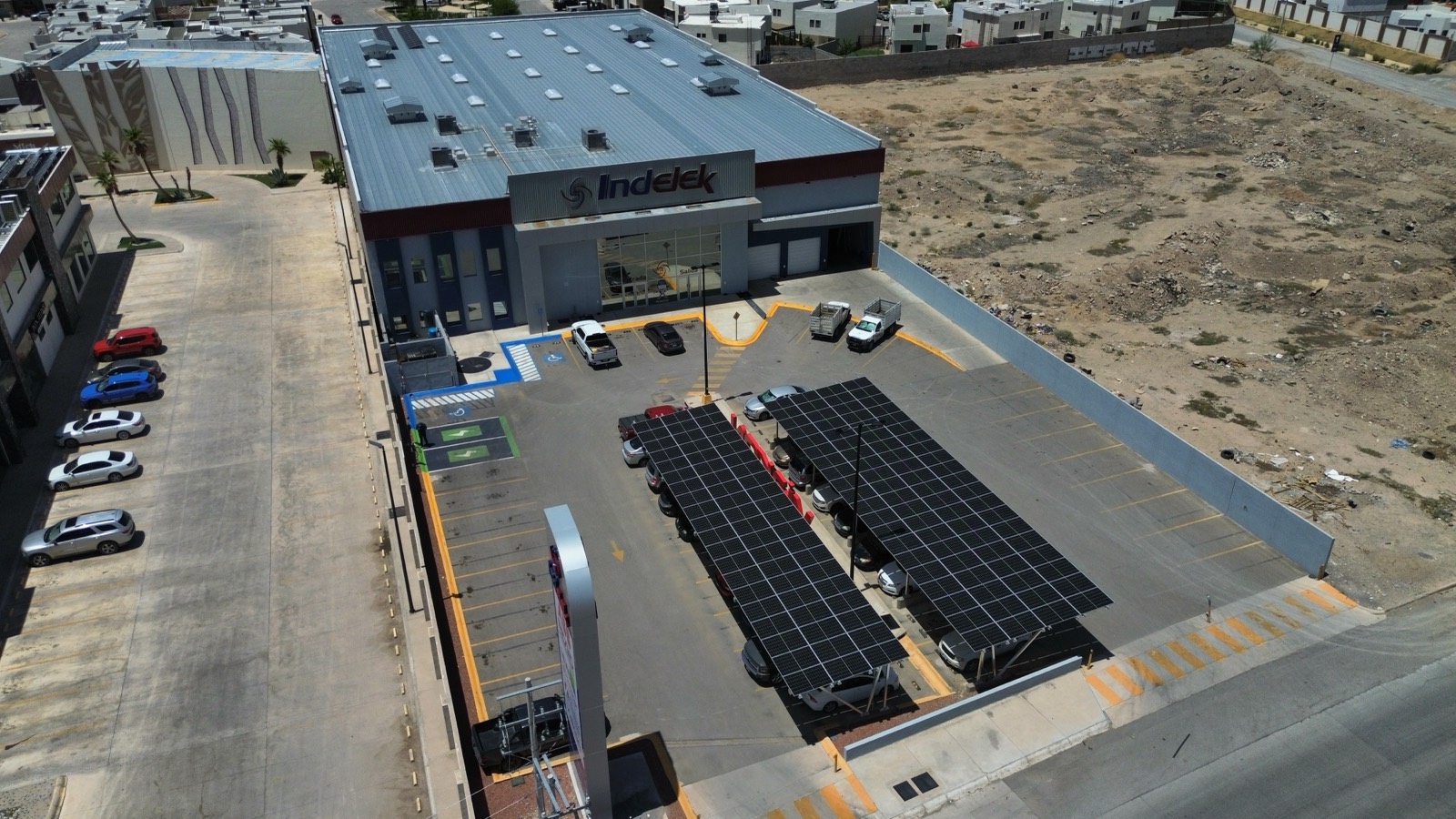 Paneles solares local comercial Indelek Sucursal Villareal