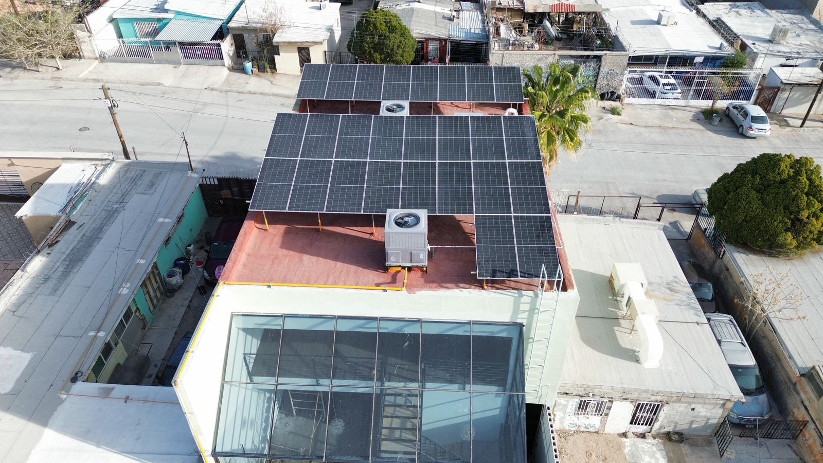 Paneles solares local comercial Jardín de eventos, Granjero