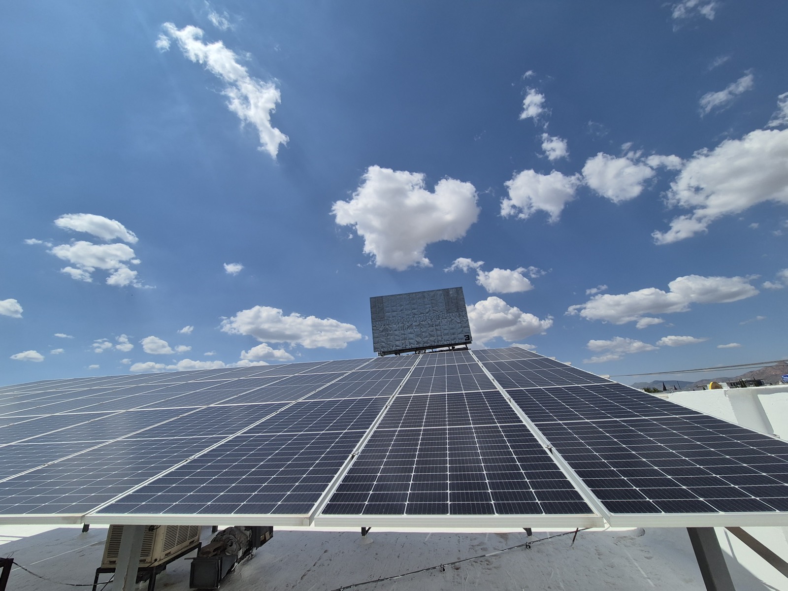 Paneles solares local comercial Steren Sucursal Chihuahua