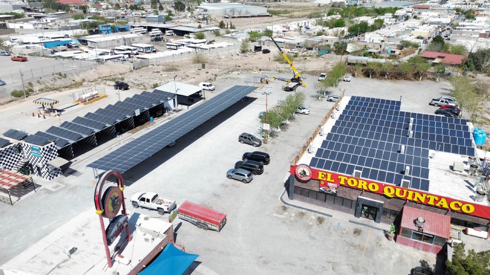 Paneles solares local comercial Toro Quintaco Sucursal Jilotepec