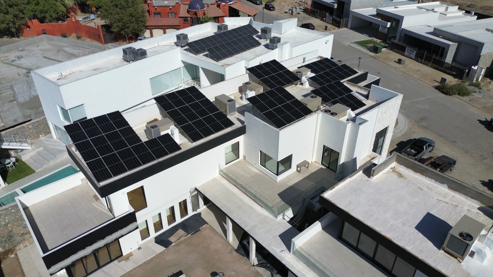 Paneles solares en una casa de Ciudad Juárez